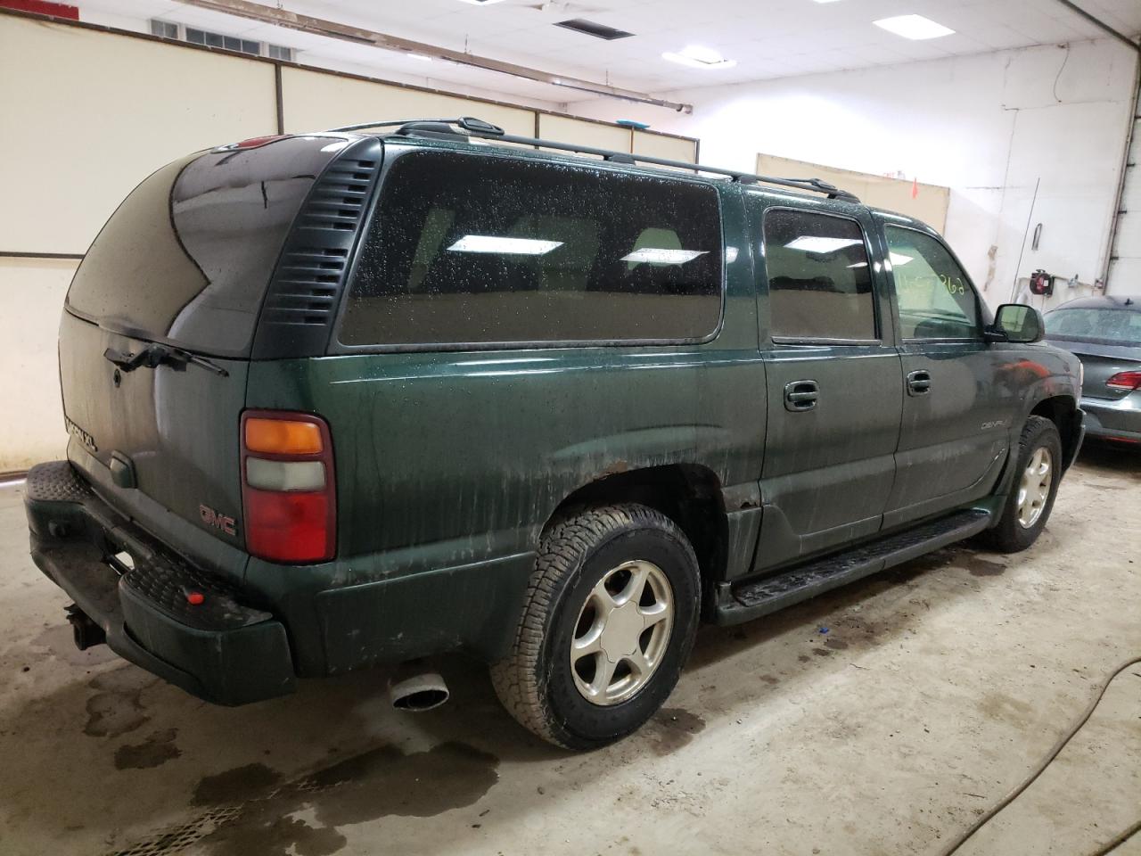 Photo 4 from auction – 2002 GMC DENALI XL with VIN 1GKFK66U42J157341