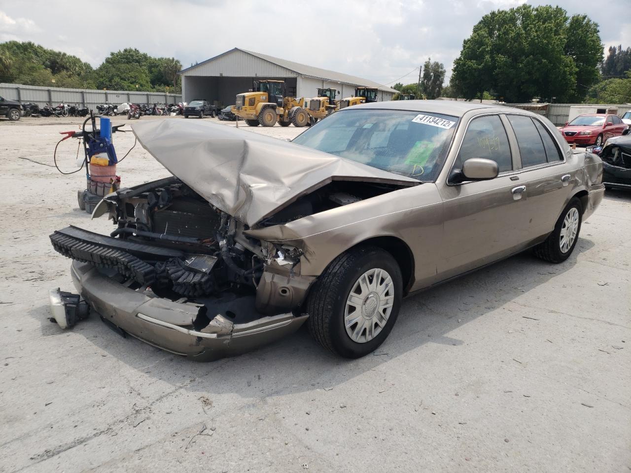 Photo 2 from auction – 2005 MERCURY GRAND MARQ with VIN 2MEFM74W95X646568