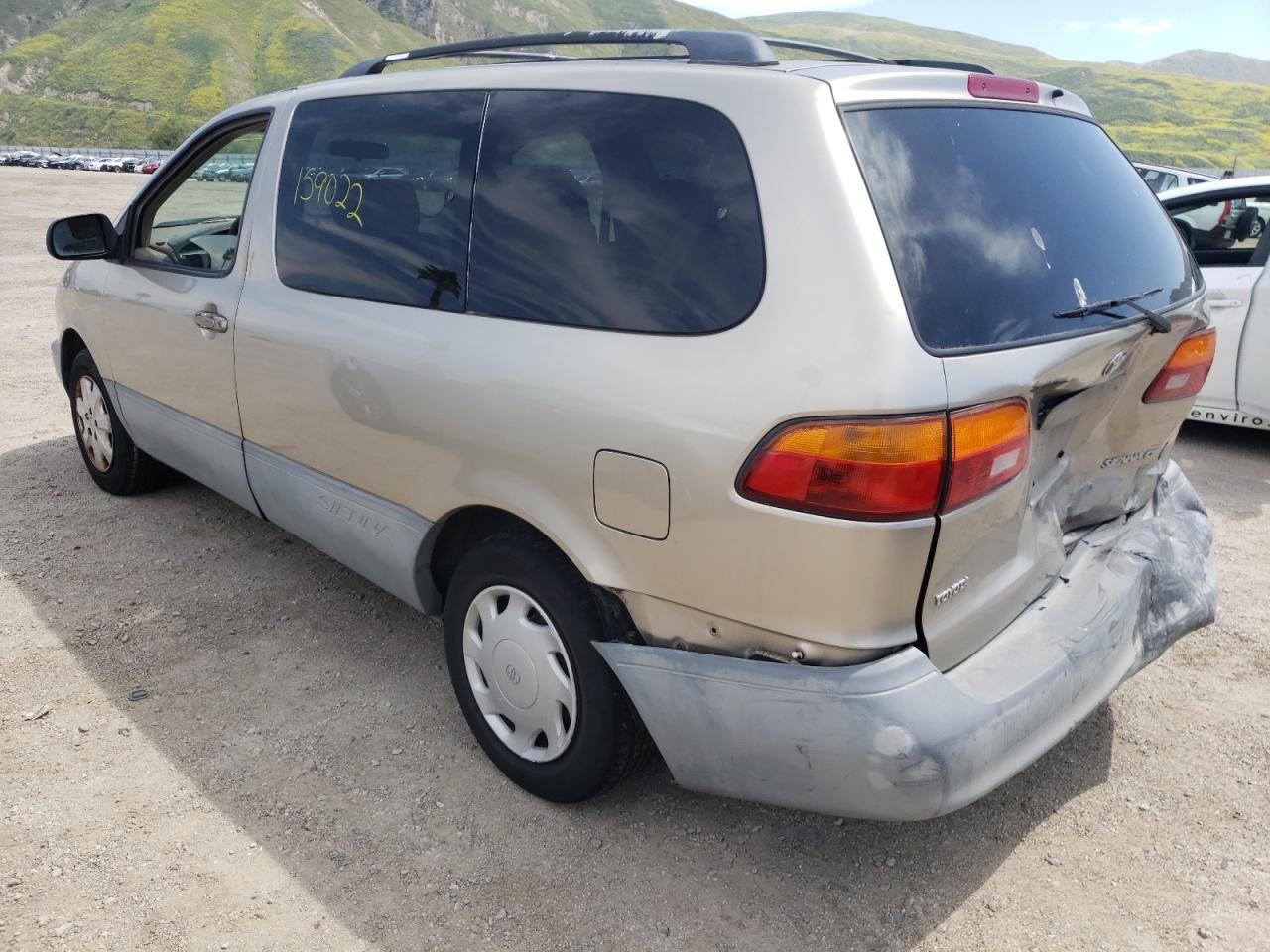 Photo 3 from auction – 2000 TOYOTA SIENNA CE with VIN 4T3GF19C6YU261947