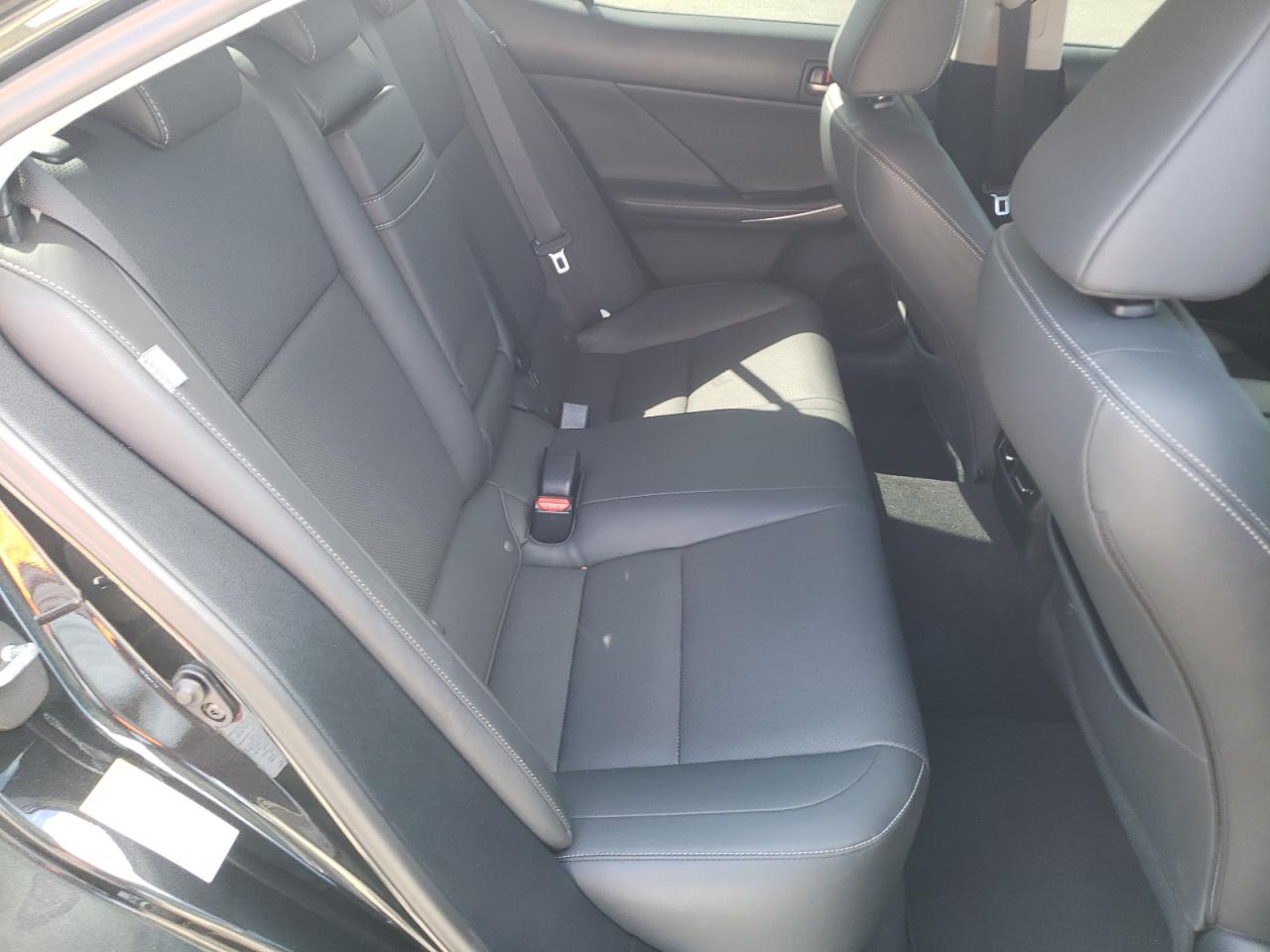 Photo 6 from auction – 2017 LEXUS IS 300 with VIN JTHCM1D23H5018153