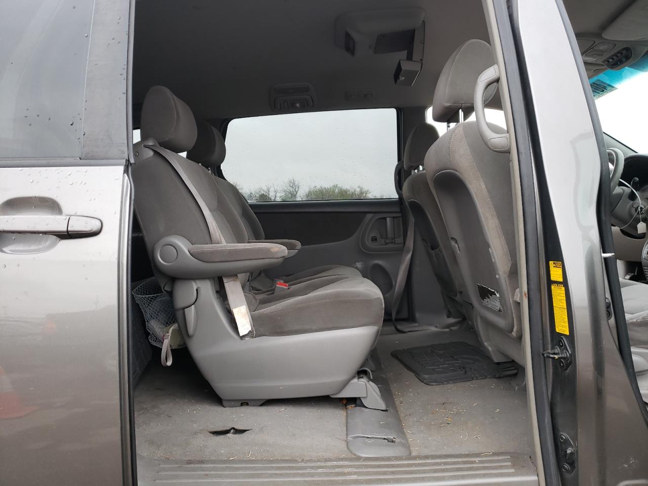Photo 6 from auction – 2004 TOYOTA SIENNA CE with VIN 5TDZA23CX4S172495