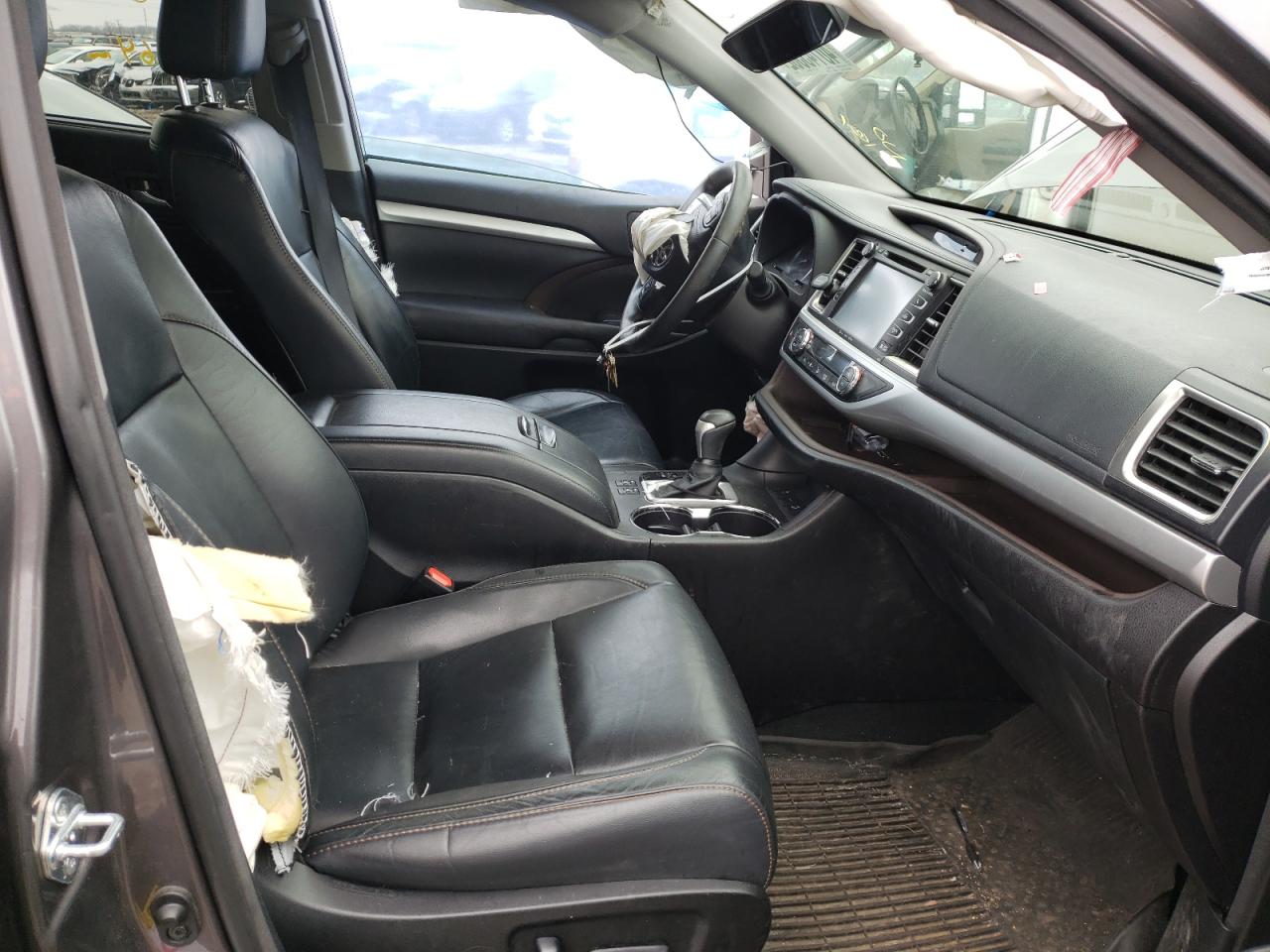 Photo 5 from auction – 2017 TOYOTA HIGHLANDER with VIN 5TDJZRFH5HS508372