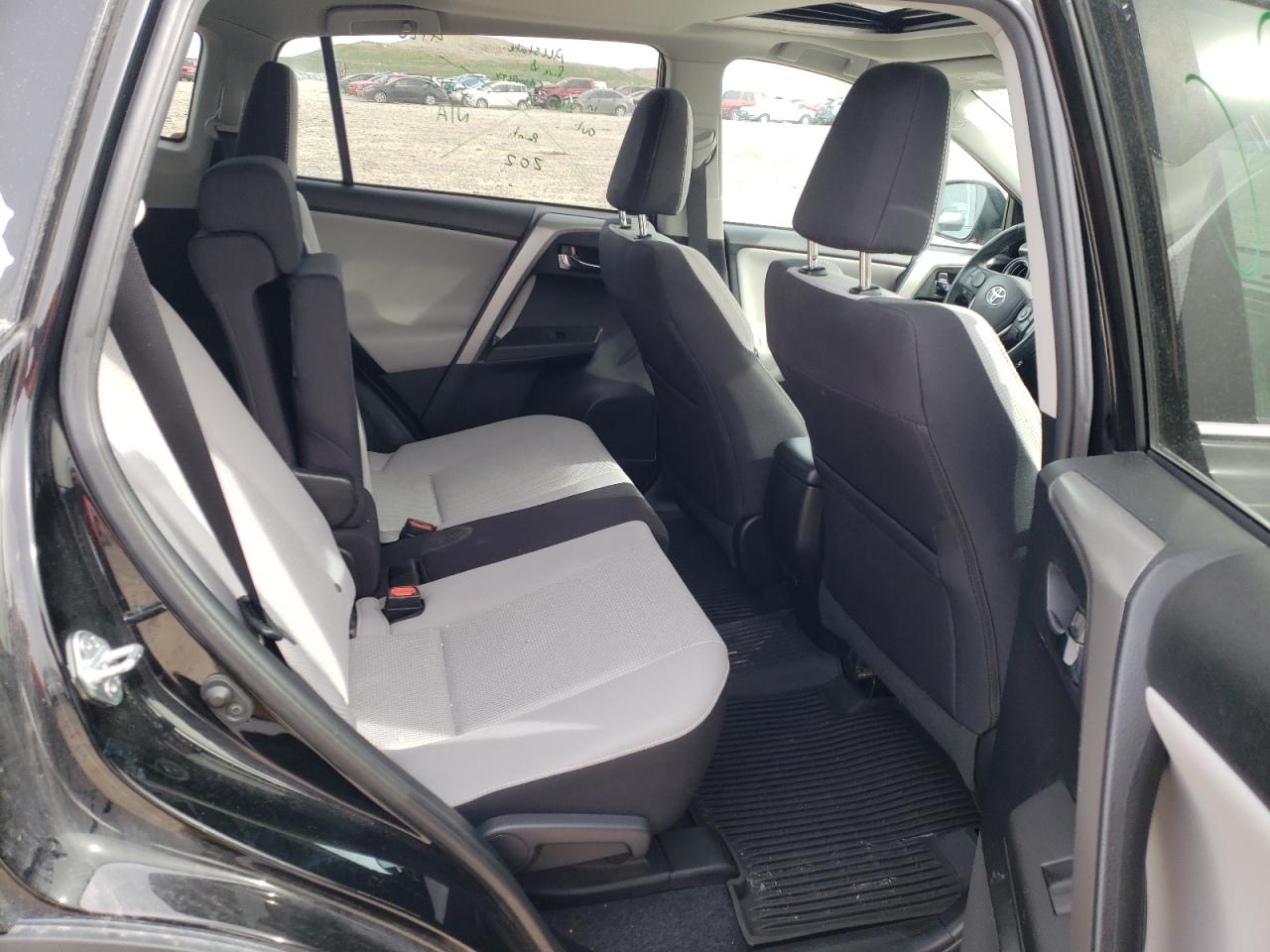 Photo 6 from auction – 2017 TOYOTA RAV4 XLE with VIN 2T3RFREV1HW555531