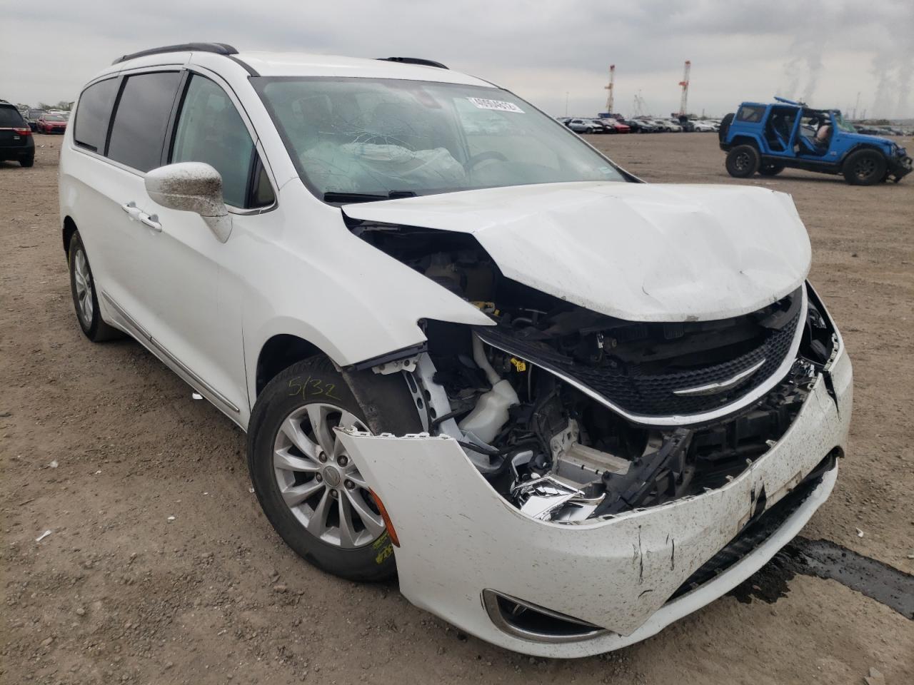 CHRYSLER PACIFICA T 2017 with VIN 2C4RC1BG6HR576191 - Photo from auction