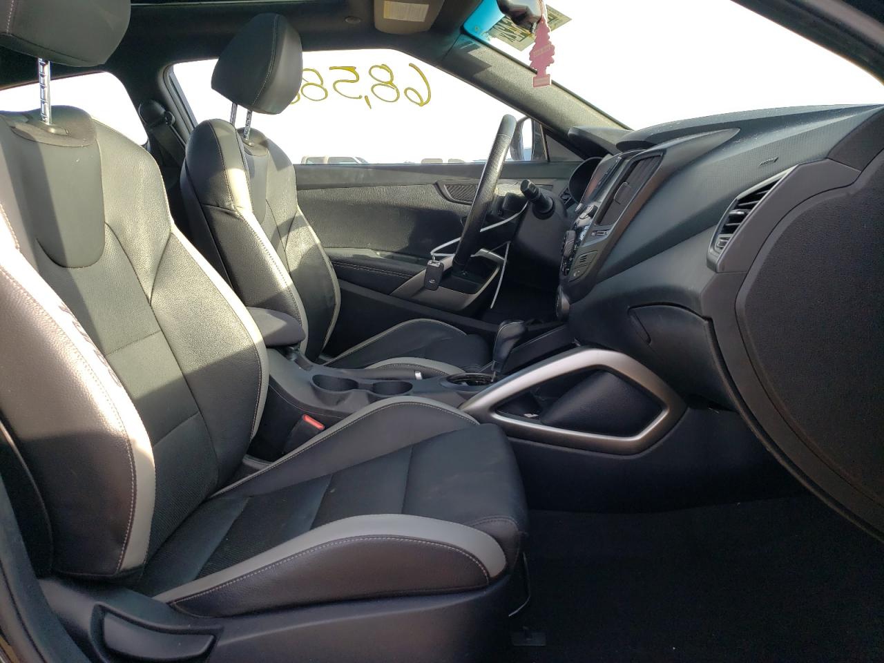 Photo 5 from auction – 2016 HYUNDAI VELOSTER T with VIN KMHTC6AE8GU264938