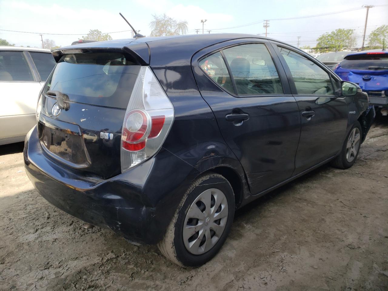 Photo 4 from auction – 2012 TOYOTA PRIUS C with VIN JTDKDTB3XC1028859