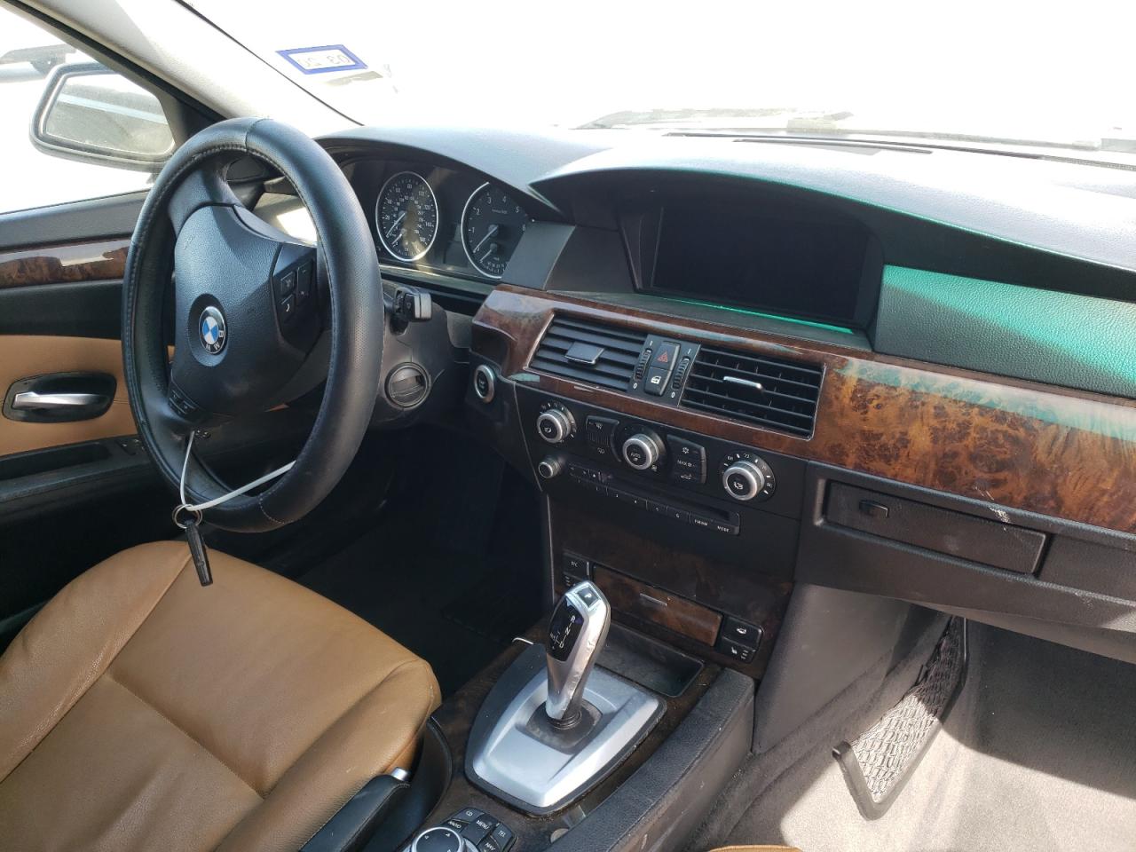 Photo 9 from auction – 2010 BMW 528 XI with VIN WBANV1C56AC442928