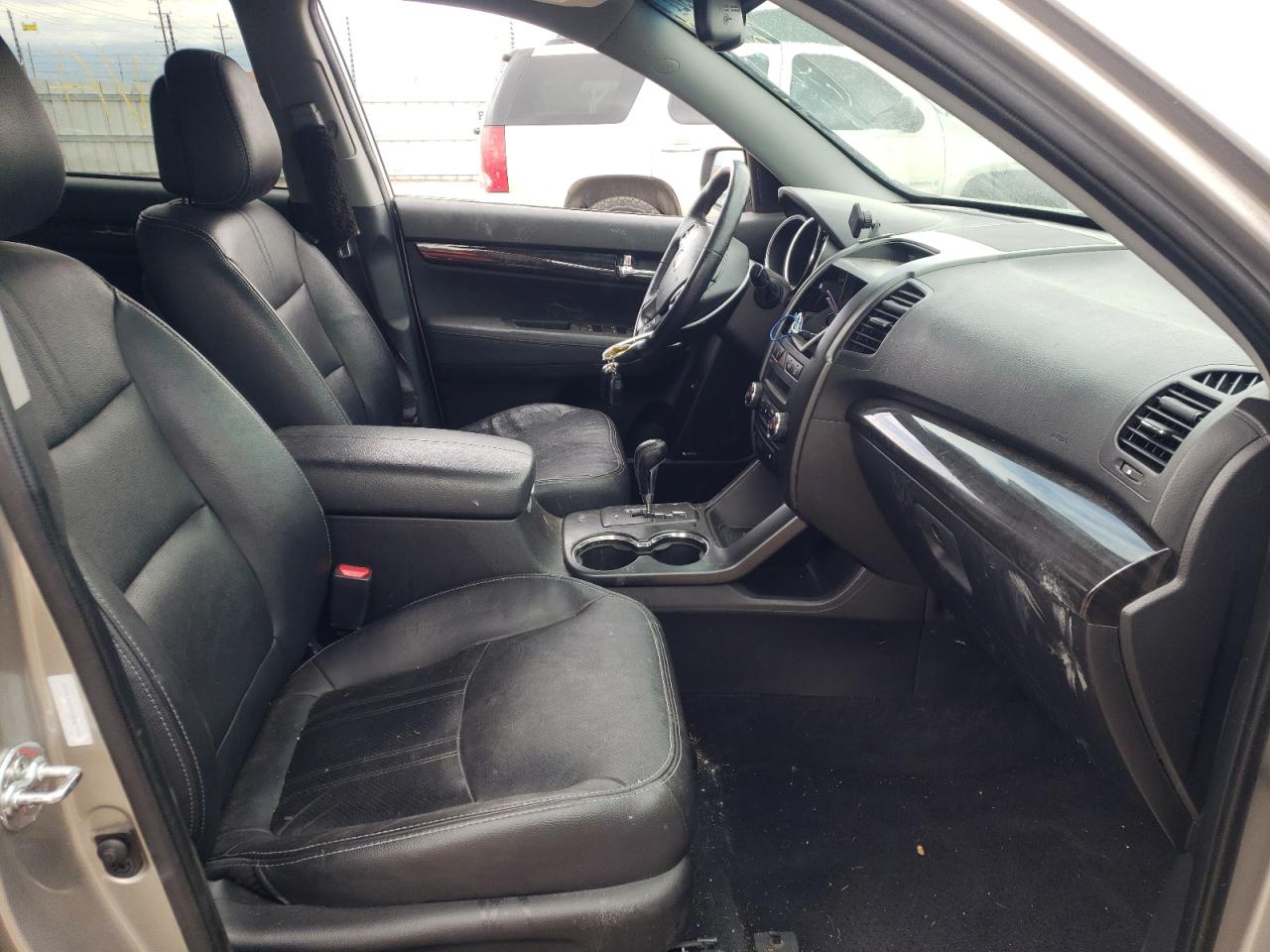 Photo 5 from auction – 2013 KIA SORENTO EX with VIN 5XYKUDA28DG367376