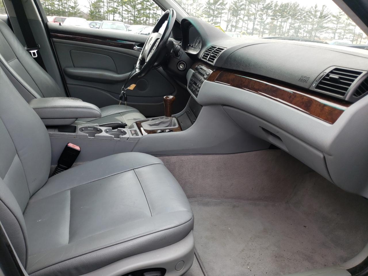 Photo 5 from auction – 2004 BMW 325 I with VIN WBAEV33404KL62148