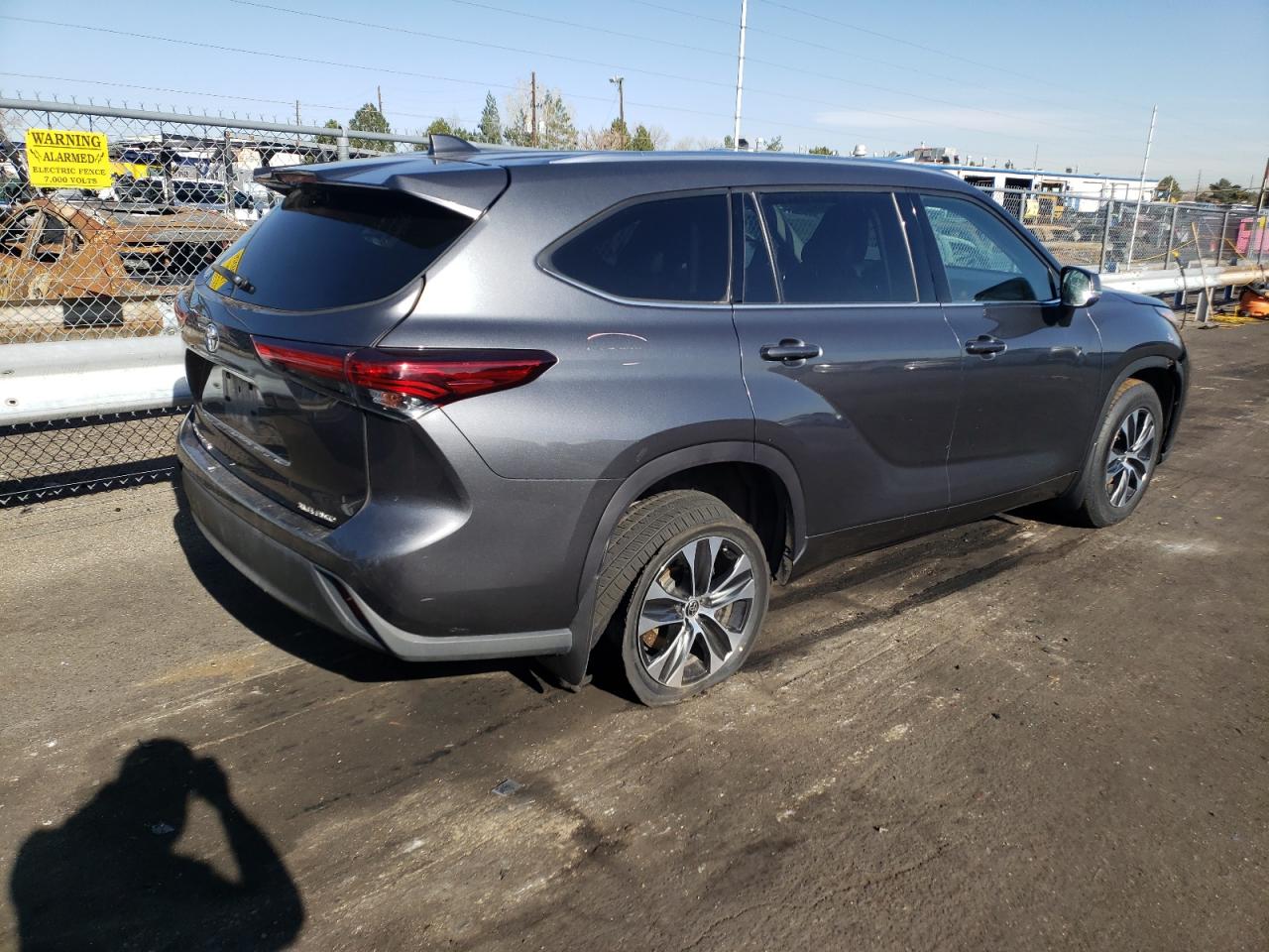 Photo 4 from auction – 2020 TOYOTA HIGHLANDER with VIN 5TDGZRBH1LS010419