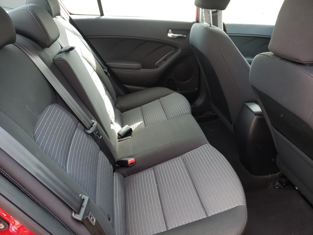 Photo 6 from auction – 2016 KIA FORTE LX with VIN KNAFX4A69G5598390