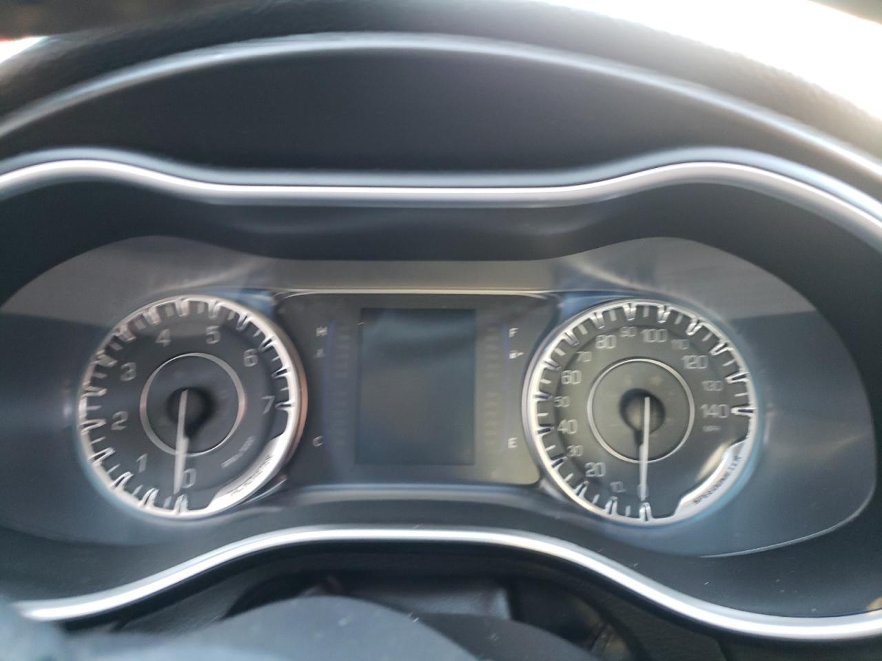 Photo 8 from auction – 2015 CHRYSLER 200 LIMITE with VIN 1C3CCCAB5FN520491