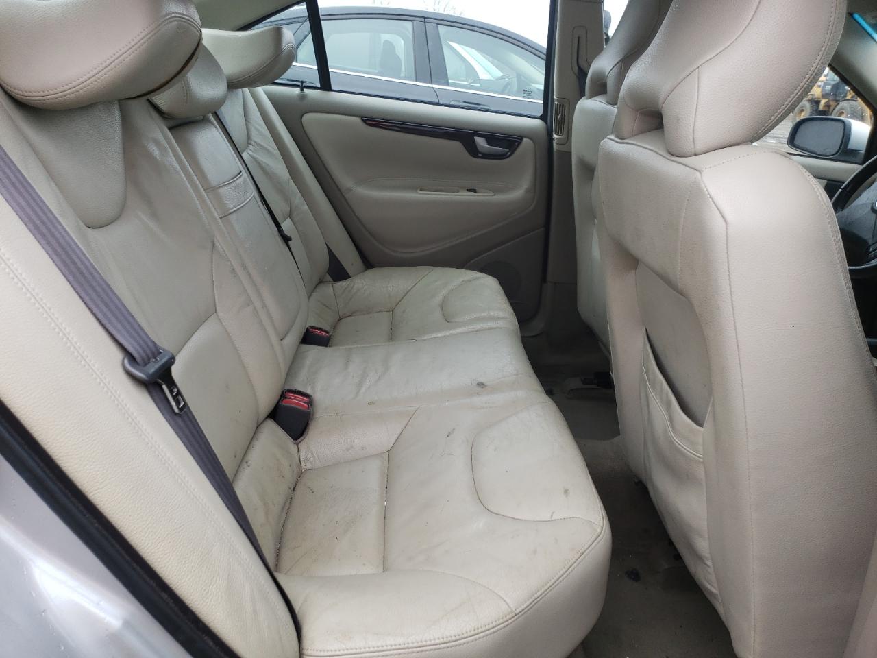 Photo 6 from auction – 2004 VOLVO S60 2.5T with VIN YV1RH59H842318751