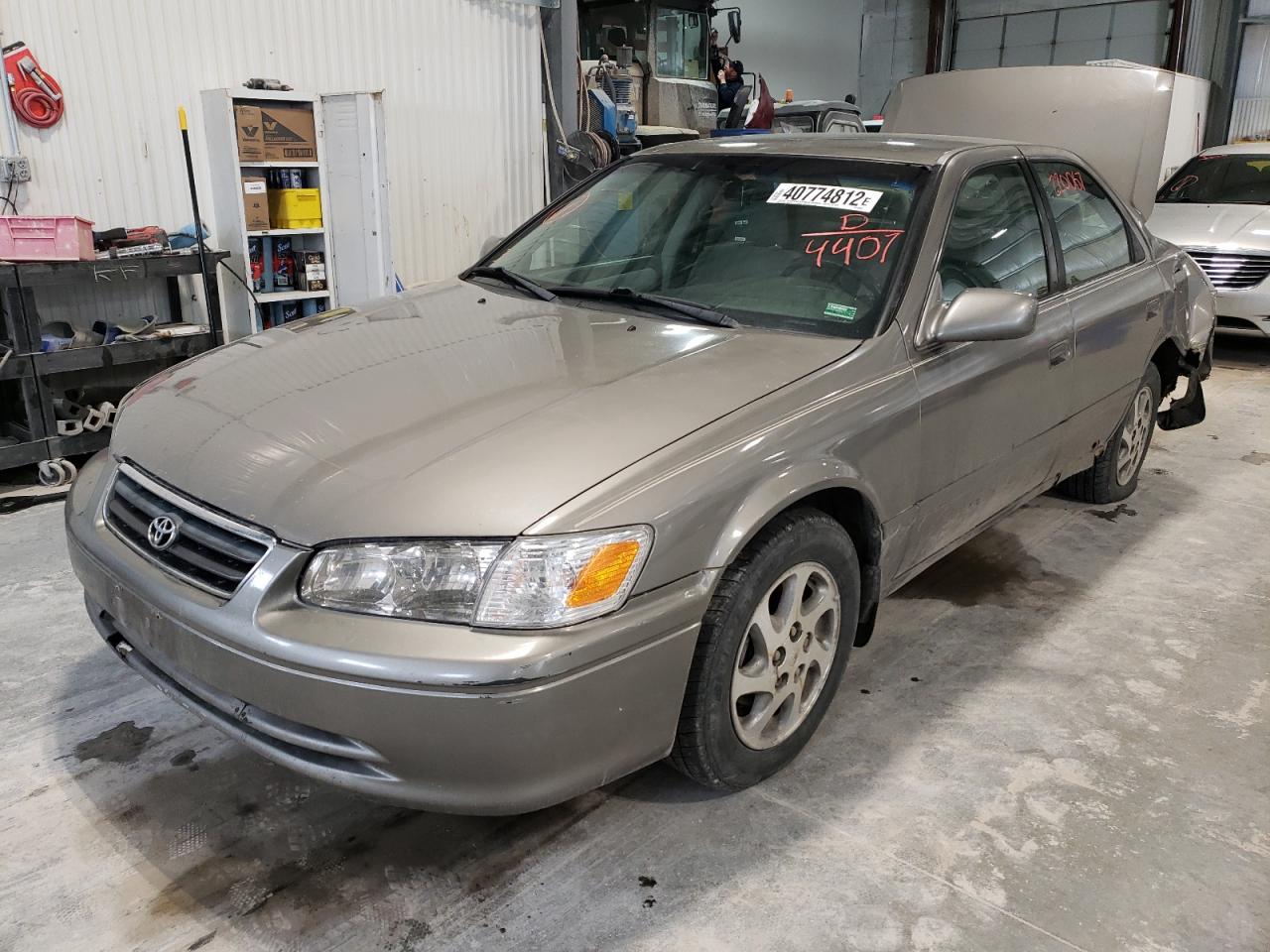 Photo 2 from auction – 2001 TOYOTA CAMRY CE with VIN 4T1BG22K21U084407