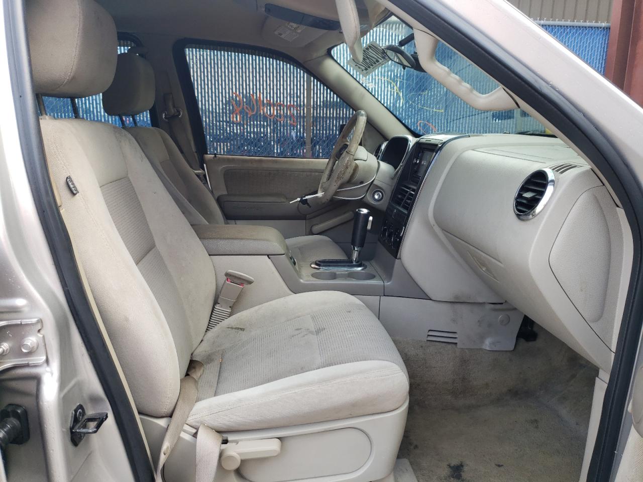 Photo 5 from auction – 2006 FORD EXPLORER X with VIN 1FMEU63E16UA98392