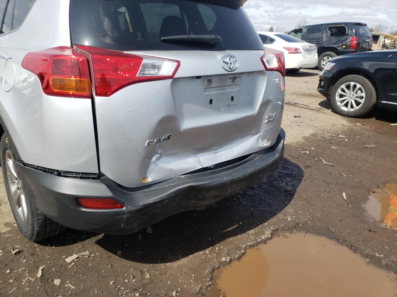 Photo 9 from auction – 2015 TOYOTA RAV4 XLE with VIN JTMRFREV9FD120864