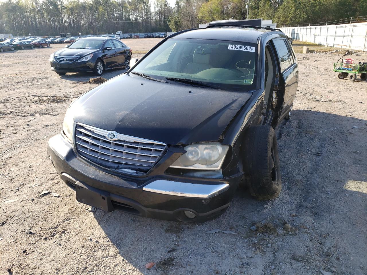 Photo 2 from auction – 2005 CHRYSLER PACIFICA T with VIN 2C8GF68425R359742