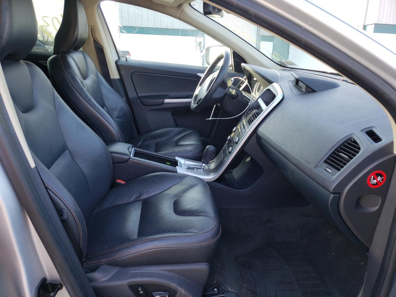 Photo 5 from auction – 2010 VOLVO XC60 3.2 with VIN YV4960DZ4A2080114