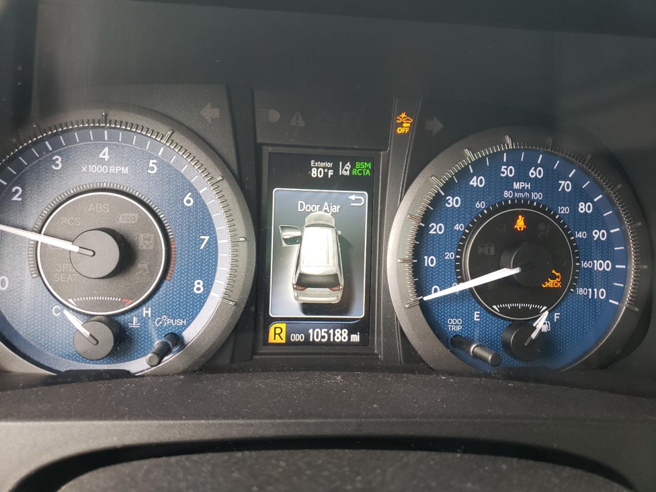 Photo 8 from auction – 2018 TOYOTA SIENNA XLE with VIN 5TDYZ3DC2JS916448