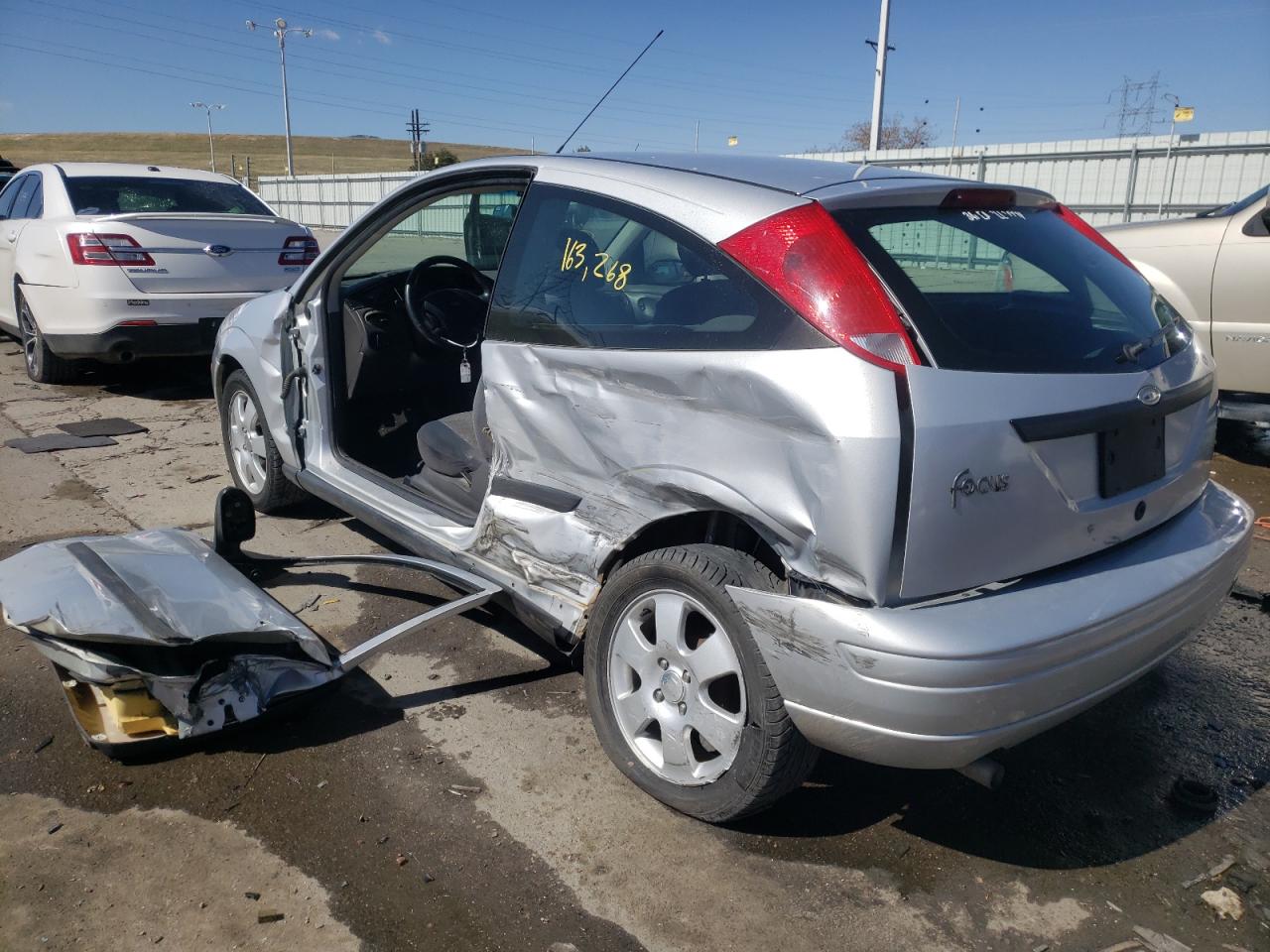Photo 3 from auction – 2001 FORD FOCUS ZX3 with VIN 3FAFP31331R195504