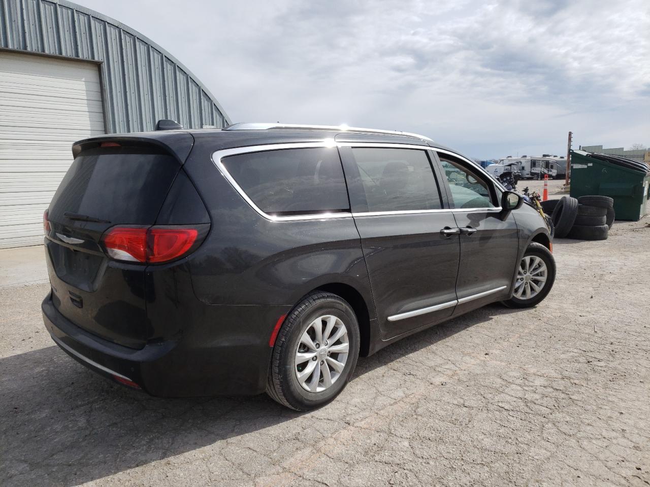 Photo 4 from auction – 2018 CHRYSLER PACIFICA T with VIN 2C4RC1BG5JR112119