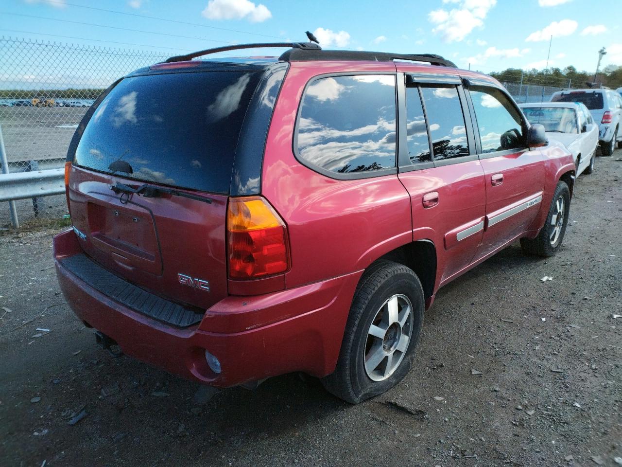 Photo 4 from auction – 2005 GMC ENVOY with VIN 1GKDT13S252175362