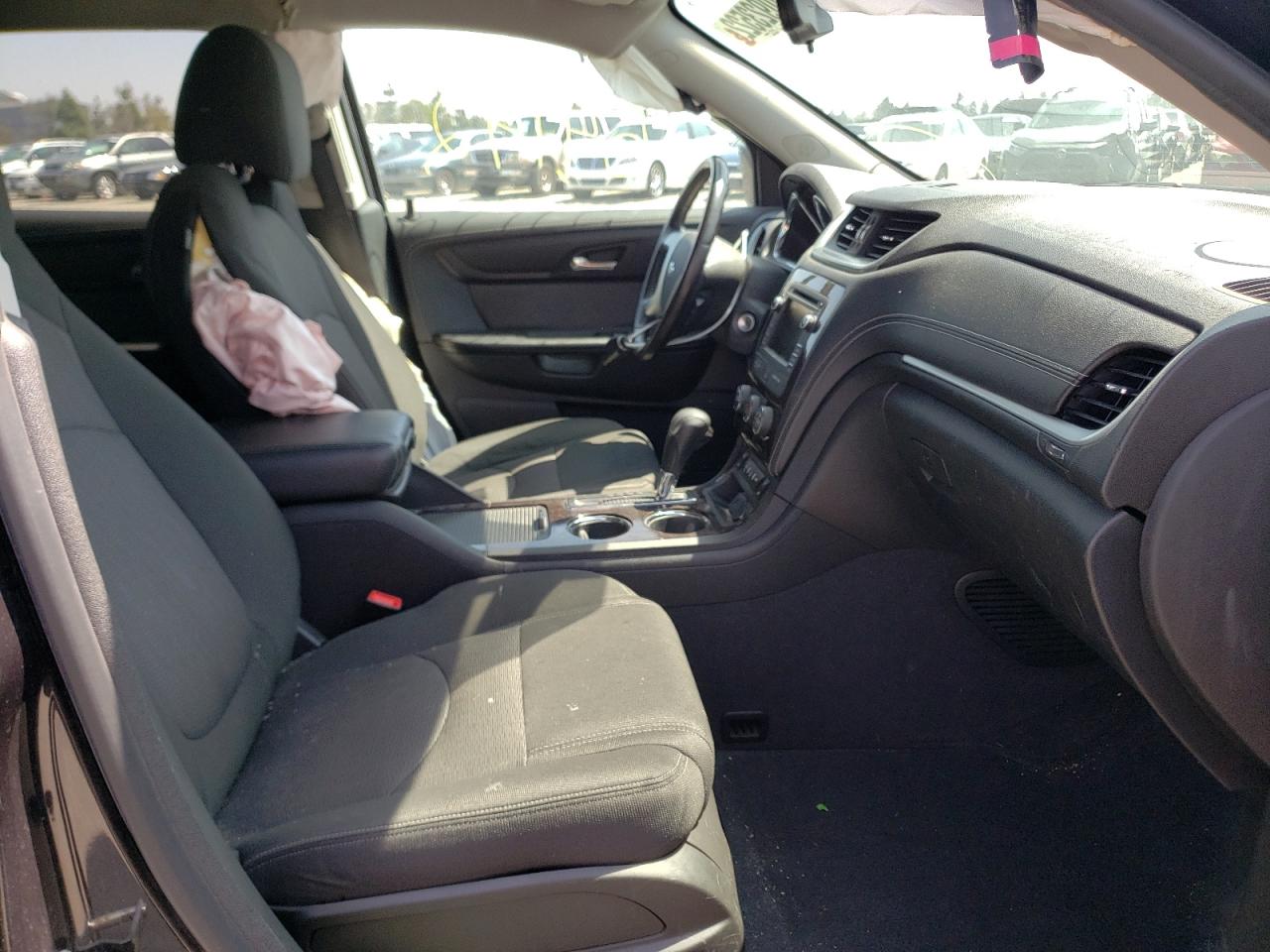 Photo 5 from auction – 2017 CHEVROLET TRAVERSE L with VIN 1GNKRGKDXHJ229290