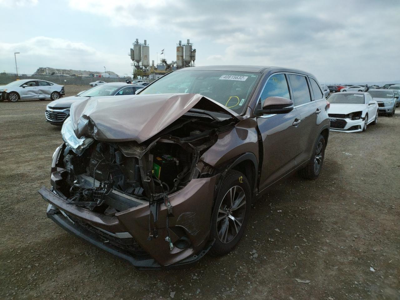 Photo 2 from auction – 2018 TOYOTA HIGHLANDER with VIN 5TDZARFH1JS034419