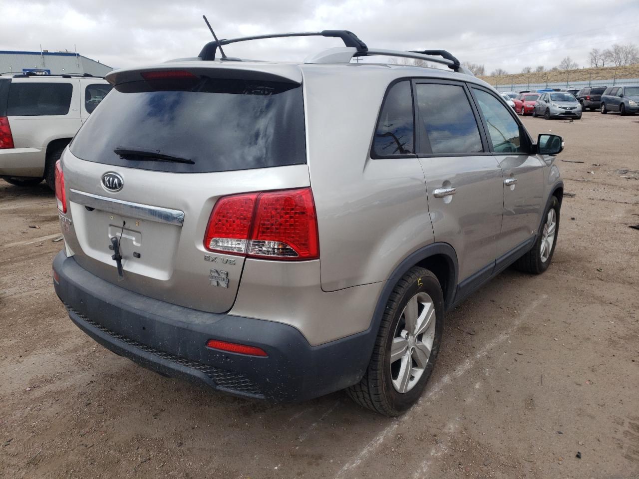 Photo 4 from auction – 2013 KIA SORENTO EX with VIN 5XYKUDA28DG367376