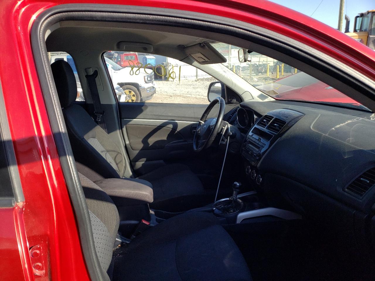 Photo 5 from auction – 2012 MITSUBISHI OUTLANDER with VIN JA4AP4AU6CZ005982