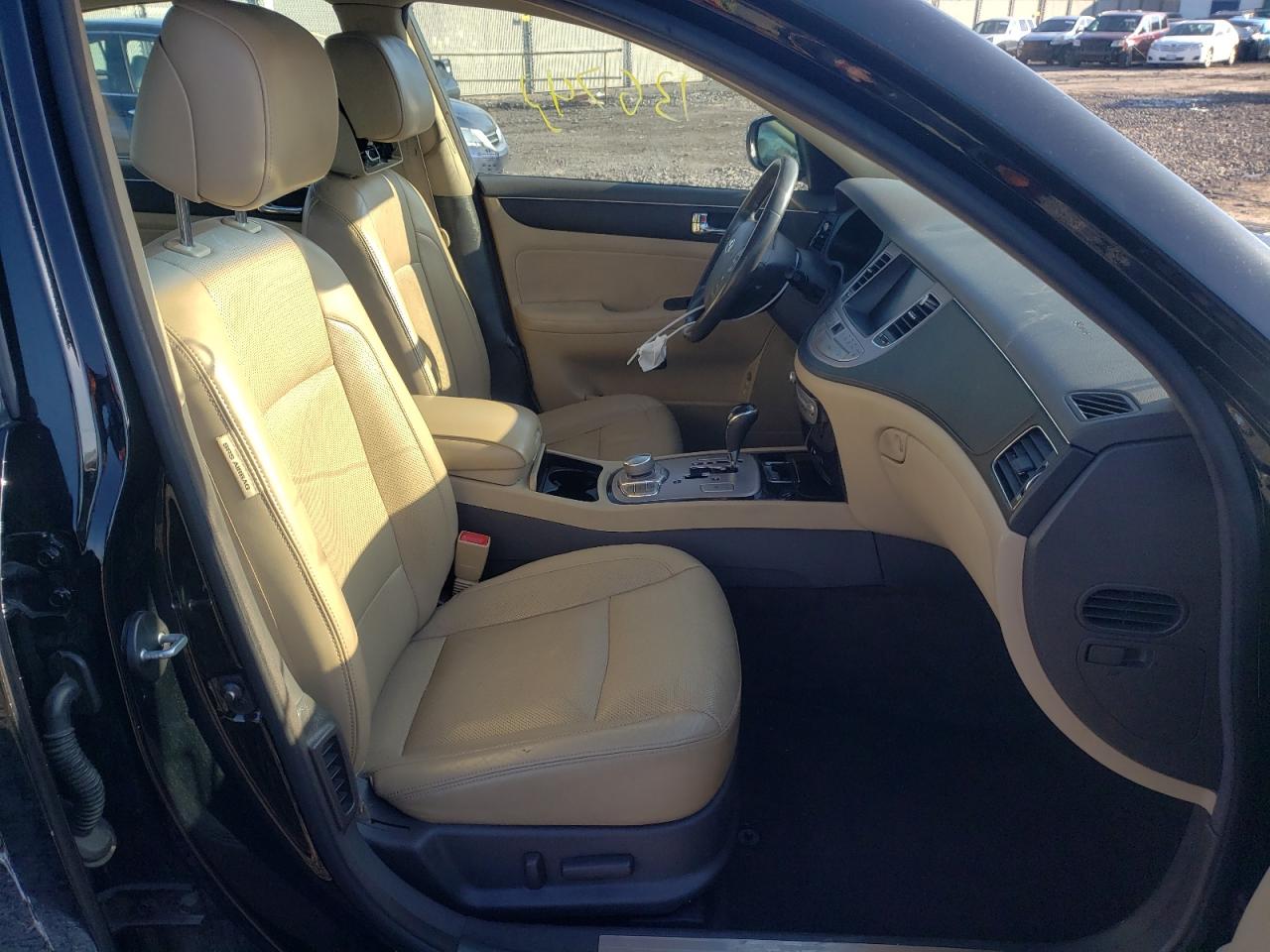 Photo 5 from auction – 2011 HYUNDAI GENESIS 3. with VIN KMHGC4DE9BU142969