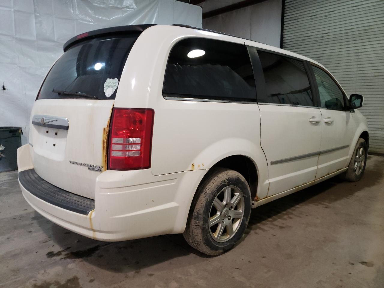 Photo 4 from auction – 2010 CHRYSLER TOWN & COU with VIN 2A4RR5D10AR308560