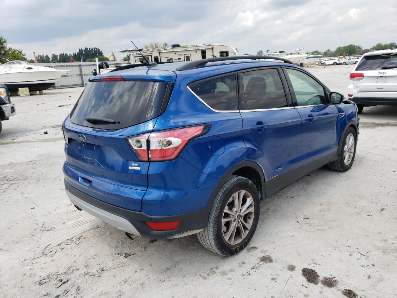 Photo 4 from auction – 2017 FORD ESCAPE SE with VIN 1FMCU0GD3HUC60208