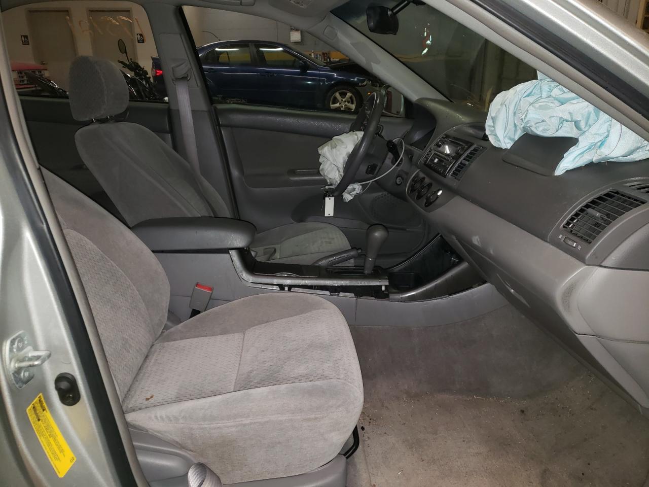 Photo 5 from auction – 2002 TOYOTA CAMRY LE with VIN 4T1BE30K72U065142