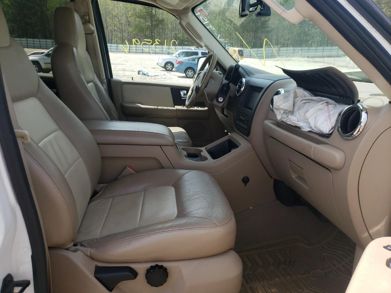 Photo 5 from auction – 2006 FORD EXPEDITION with VIN 1FMFU17586LA09151