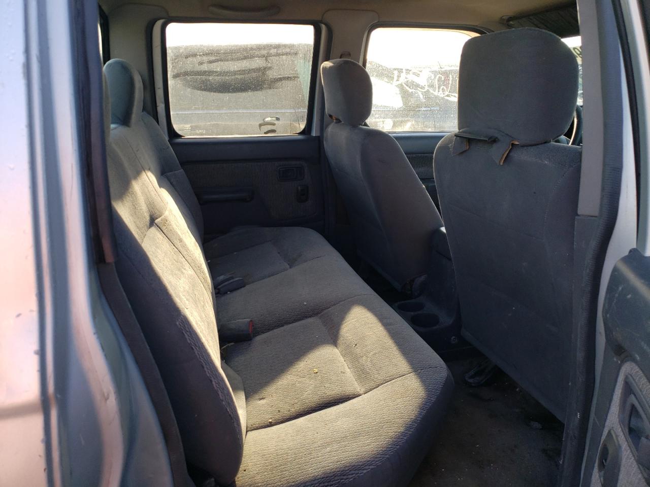 Photo 6 from auction – 2000 NISSAN FRONTIER C with VIN 1N6ED27T7YC392858