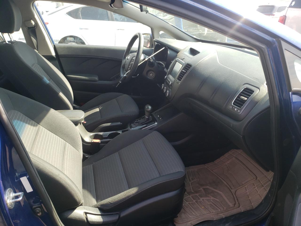 Photo 5 from auction – 2018 KIA FORTE LX with VIN 3KPFL4A72JE235920