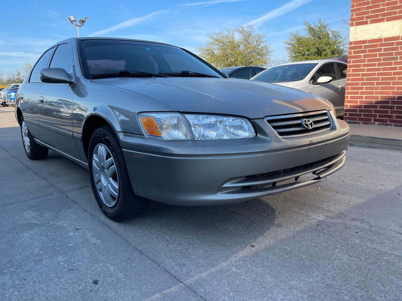 TOYOTA CAMRY CE 2000 with VIN JT2BG22K7Y0499205 - Photo from auction