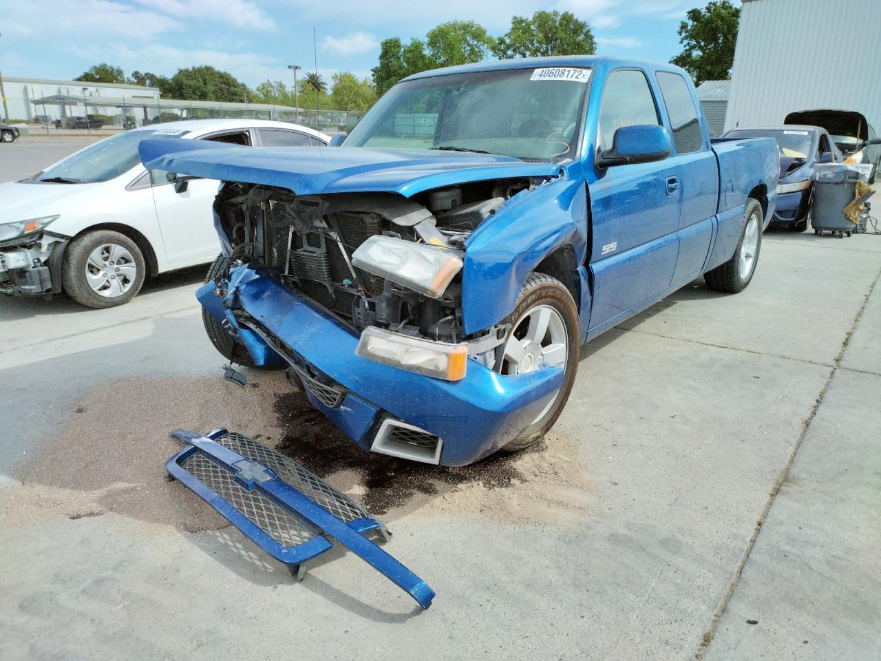 Photo 2 from auction – 2003 CHEVROLET SILVERADO with VIN 2GCEK19N031368594