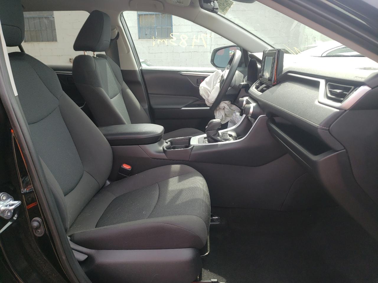 Photo 5 from auction – 2021 TOYOTA RAV4 LE with VIN 2T3G1RFV9MC233638
