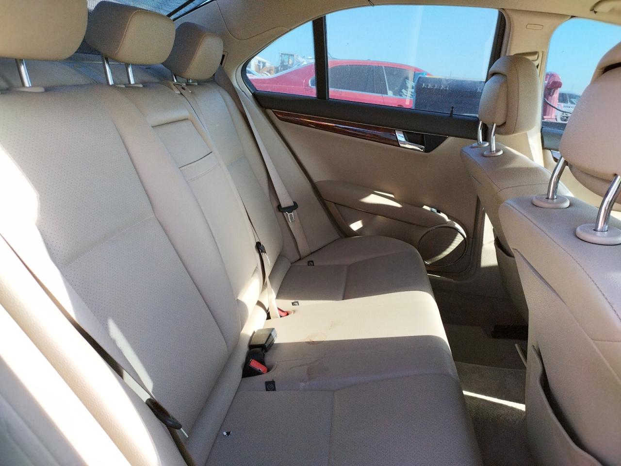 Photo 6 from auction – 2011 MERCEDES-BENZ C 300 with VIN WDDGF5EB0BA501154
