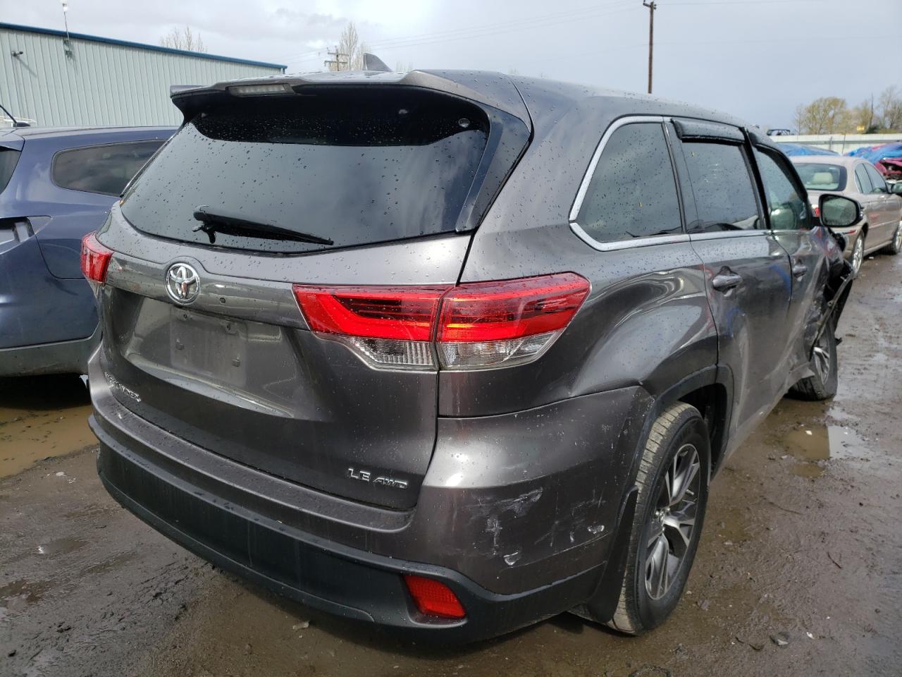 Photo 4 from auction – 2018 TOYOTA HIGHLANDER with VIN 5TDBZRFH7JS814385