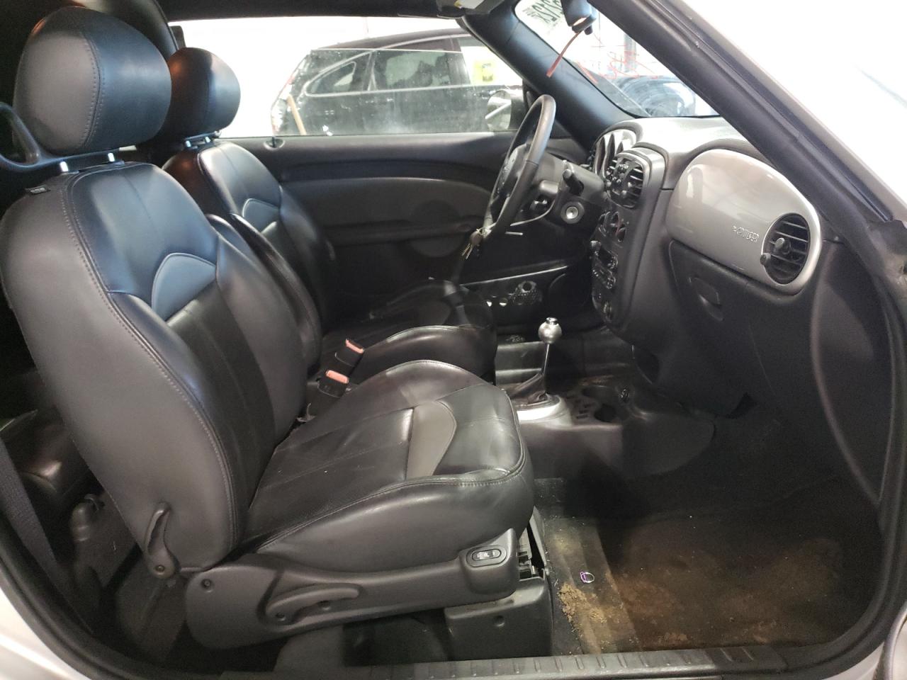 Photo 5 from auction – 2005 CHRYSLER PT CRUISER with VIN 3C3AY75SX5T362884