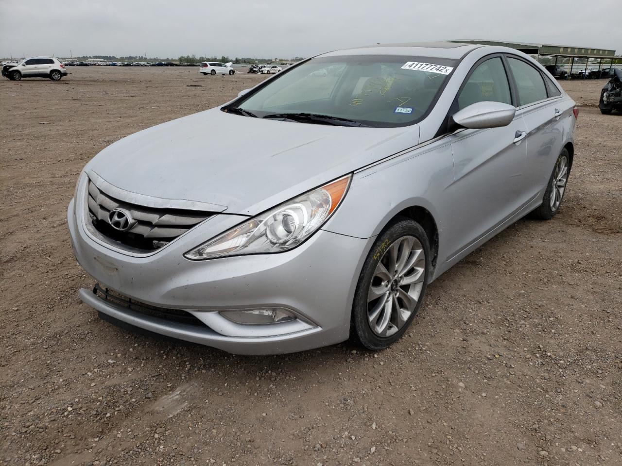 Photo 2 from auction – 2011 HYUNDAI SONATA SE with VIN 5NPEC4AC4BH281299