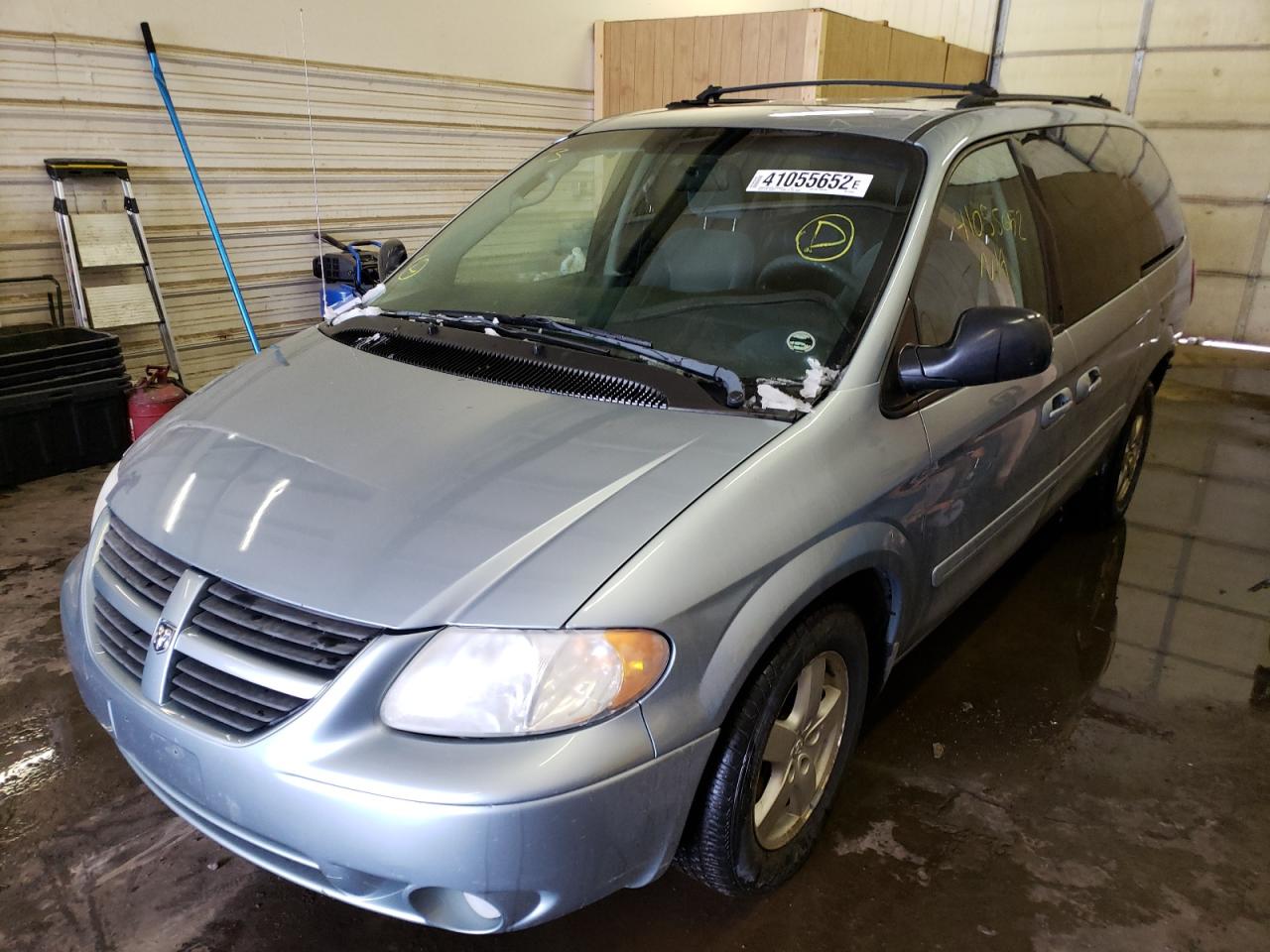Photo 2 from auction – 2005 DODGE GRAND CARA with VIN 2D4GP44L55R476444