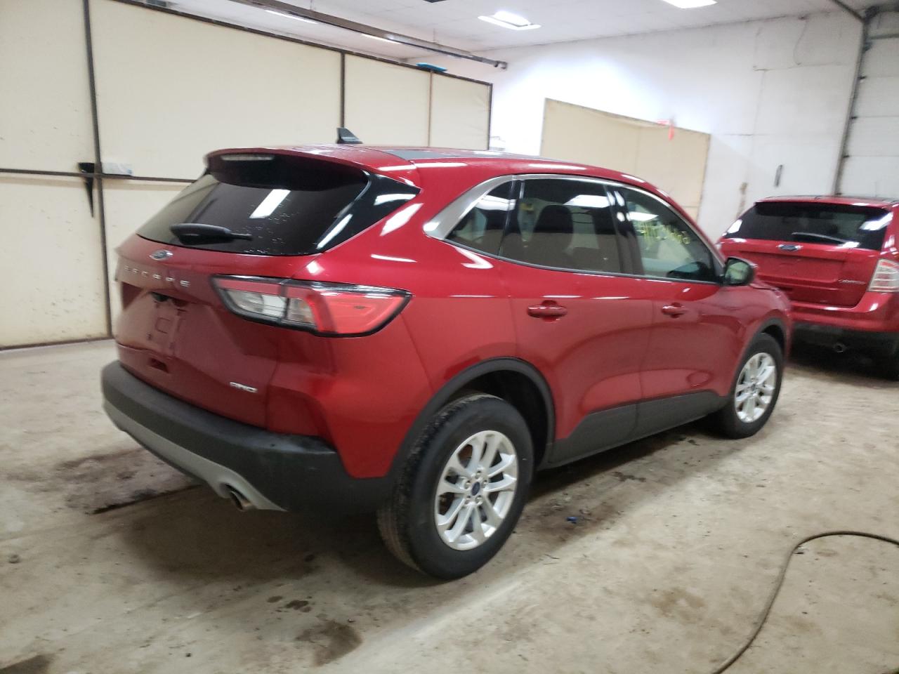 Photo 4 from auction – 2021 FORD ESCAPE SE with VIN 1FMCU9G66MUA68166