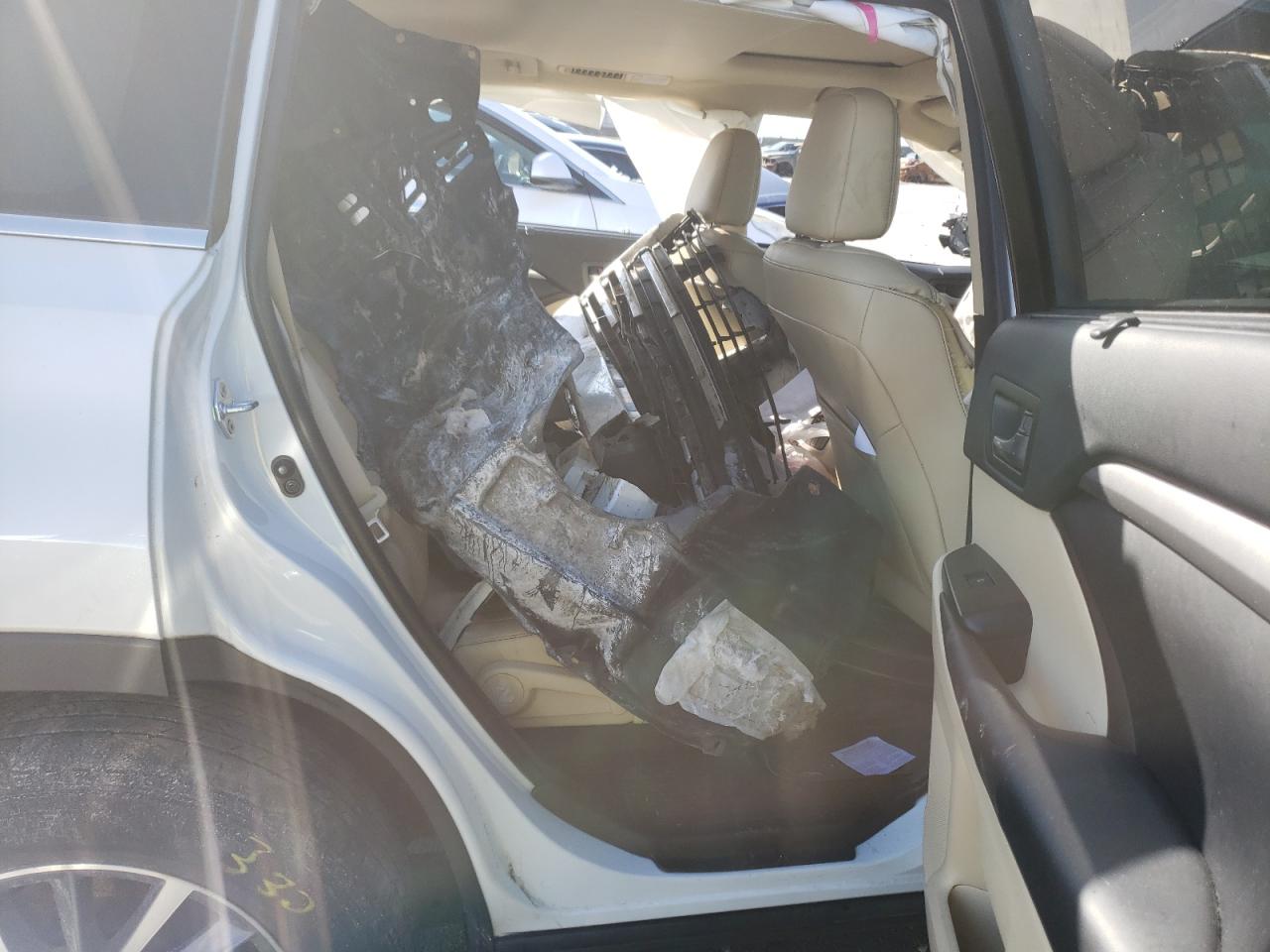Photo 6 from auction – 2018 TOYOTA HIGHLANDER with VIN 5TDJZRFH4JS552658