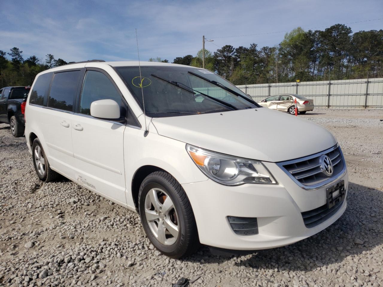 VOLKSWAGEN ROUTAN SE 2011 with VIN 2V4RW3DG1BR668192 - Photo from auction