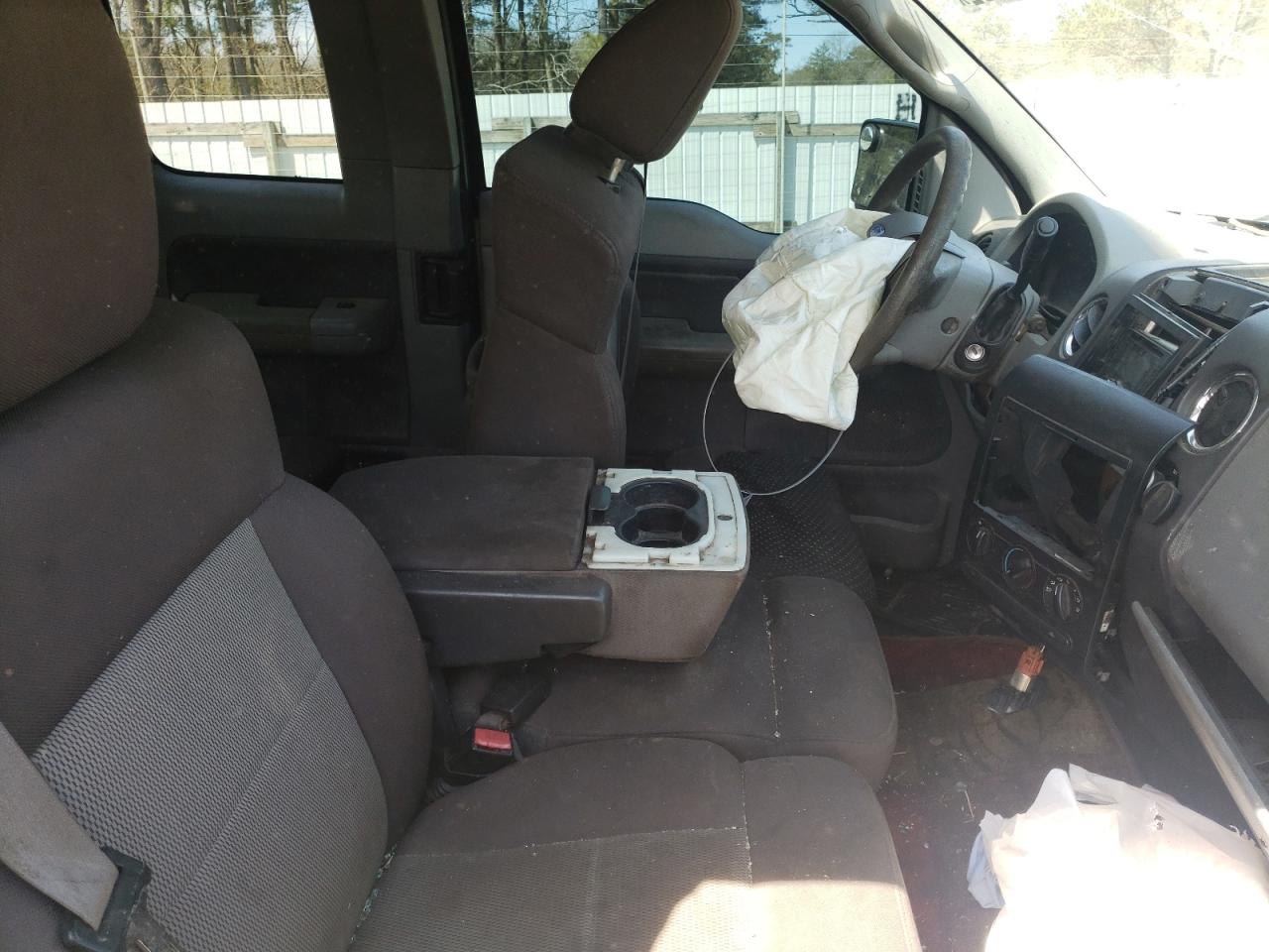 Photo 5 from auction – 2006 FORD F150 with VIN 1FTPX14576NB25708