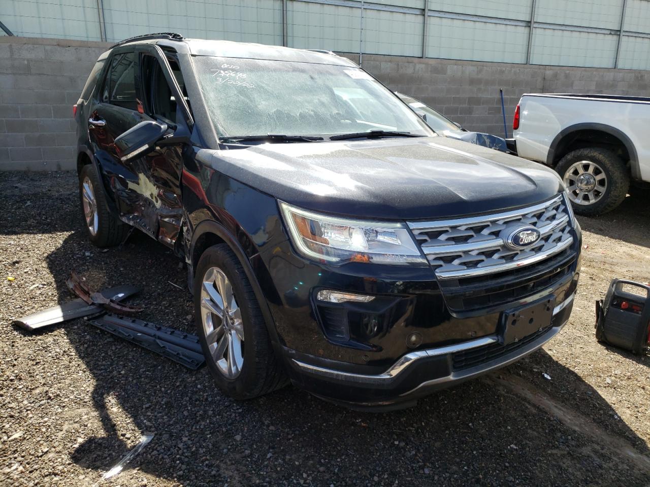 FORD EXPLORER L 2018 with VIN 1FM5K8F81JGB06196 - Photo from auction